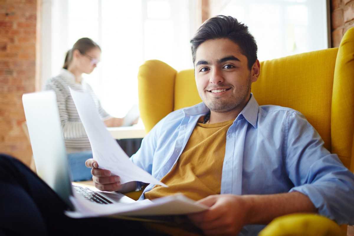 How to Prepare for UPSC Along with a Job: A Complete Guide